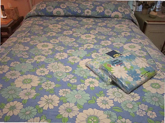 Vtg FIELDCREST Full Size Blue Daisy Floral Quilted Bedspread & New Bed Sheets